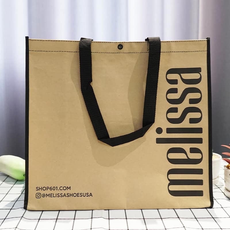 shopping bags with logos (1)